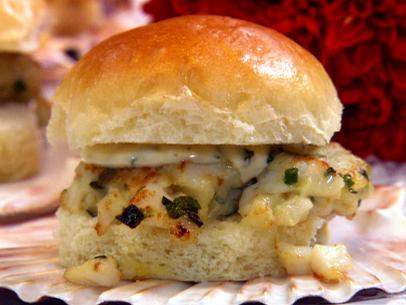 pa1211_scallop-burger-sliders-with-a-cilantro-lime-mayo-jpg-rend-sni12col-landscape