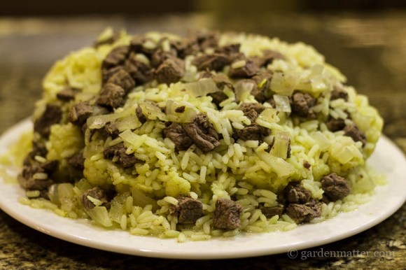 cauliflower-beef-and-rice-platter-middle-eastern-top-rice-gardenmatter-com_