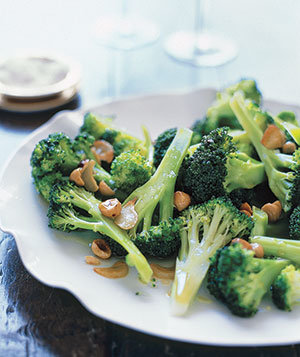 broccoli-garlic-hazelnuts_300